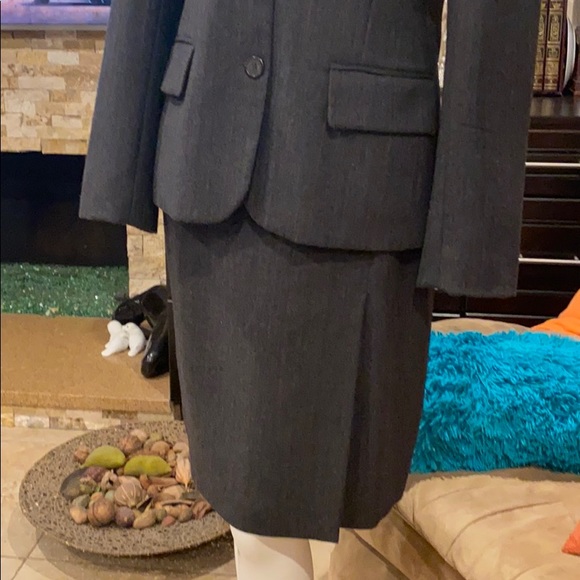 Lauren Ralph Lauren 2 pic Set Skirt and Jacket size 10 - Picture 3 of 16